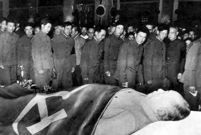 1976年毛主席逝世，53个国家降半旗，美国，苏联以及日本有何反应