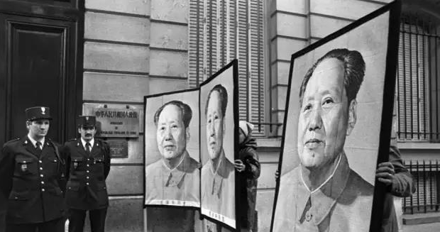 1976年毛主席逝世，53个国家降半旗，美国，苏联以及日本有何反应