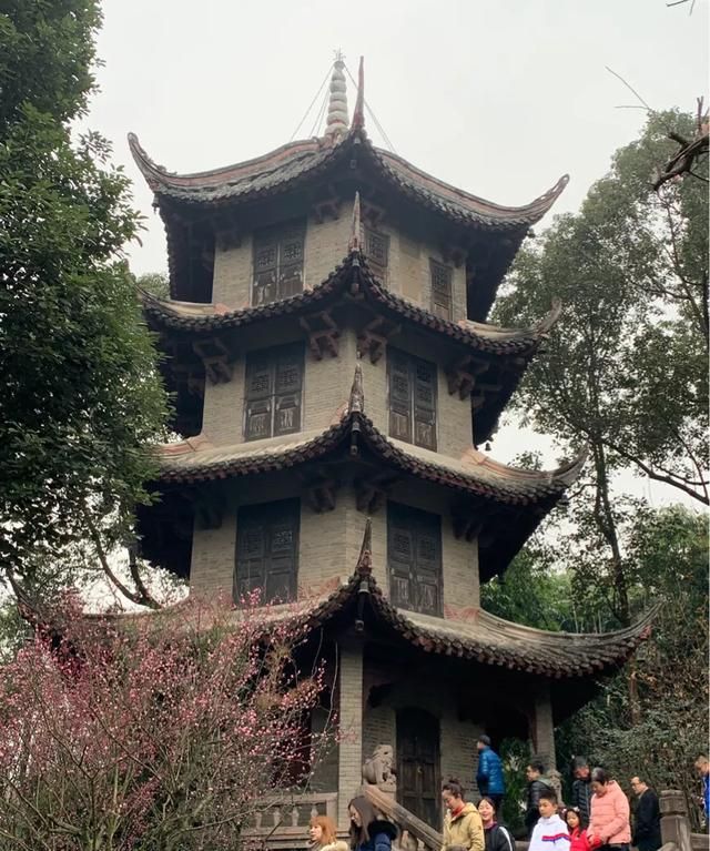 实拍：成都杜甫草堂的茅草屋—繁华都市里的田园诗意氛围