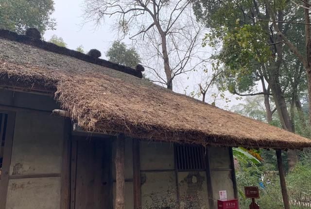 实拍：成都杜甫草堂的茅草屋—繁华都市里的田园诗意氛围