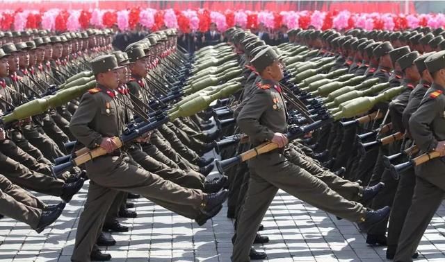 最唬人的阅兵方阵，朝鲜