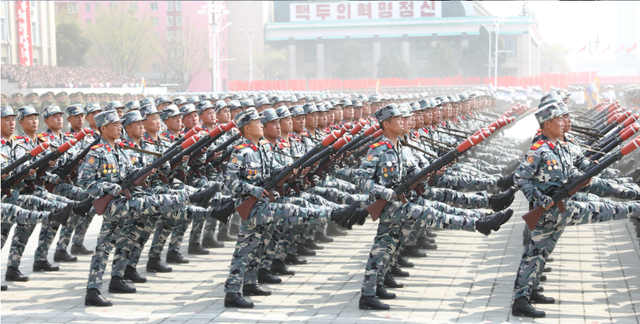 最唬人的阅兵方阵，朝鲜