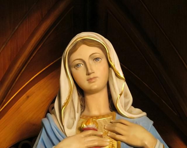 圣母像离奇流泪，是神迹显灵还是另有原因？