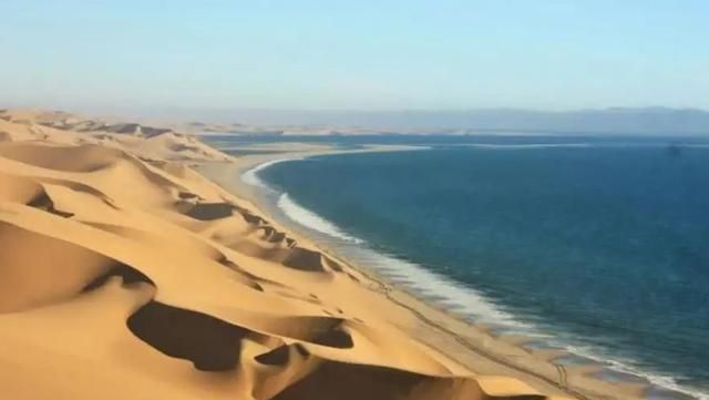 海边的沙漠你见过没有？大西洋沿岸一个狭长的沙漠，全长千多公里