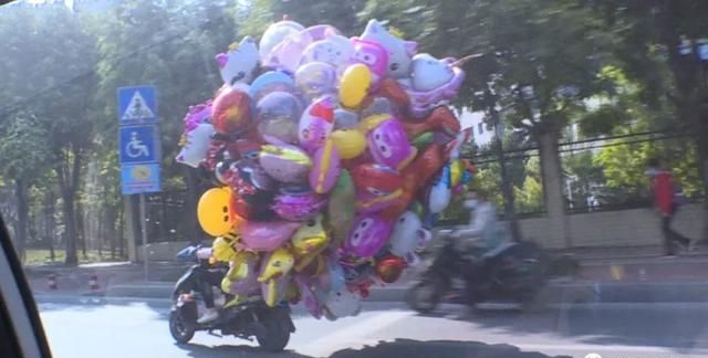 南宁街头10元一个的“氦气球”，里面竟然充氢气！如遇明火随时爆炸