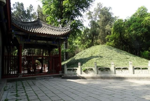 陕西汉中两汉三国名人墓，有真身墓，也有衣冠冢