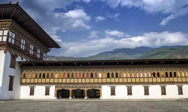 神秘的不丹王国首都，全城仅5万人，为何国民却十分幸福？
