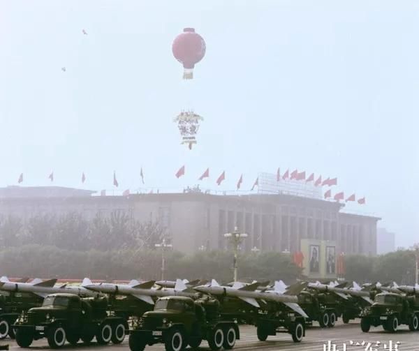 阅兵·档案 | 1984年国庆阅兵：中国战略导弹第一次揭开神秘面纱