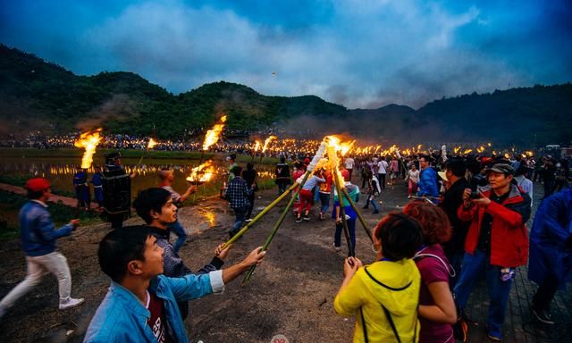 带你走进彝族火把节，你知道火把节的由来吗