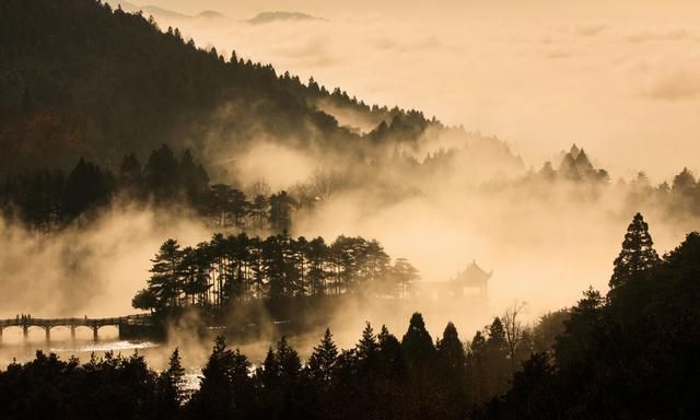 【唐诗鉴赏】孟浩然：晚泊浔阳望庐山