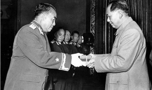 盘点1955年授衔的十位国军起义将领，三位上将军衔，最低也是少将