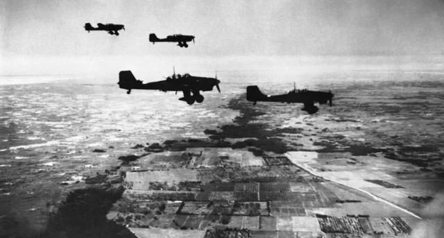 希特勒怎样摆脱《凡尔赛条约》束缚，在二战前建立欧洲最强空军
