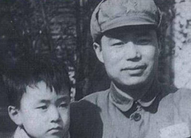 他是李云龙的原型，晚年却与妻子死生不复相见