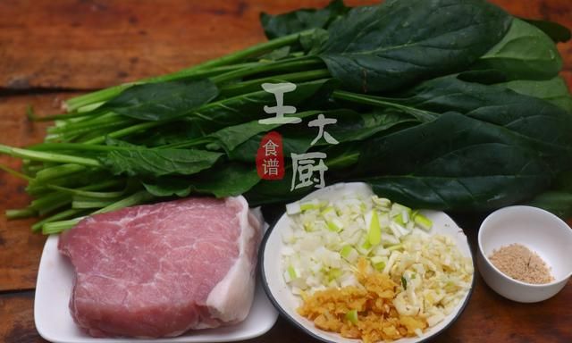 家常下饭菜——菠菜炒肉丝，看似简单，却是一道美味佳肴