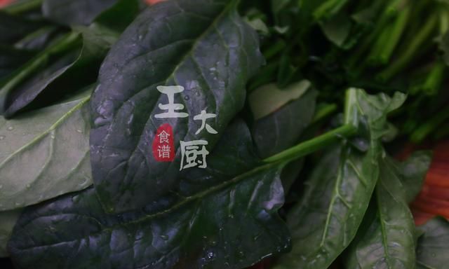 家常下饭菜——菠菜炒肉丝，看似简单，却是一道美味佳肴