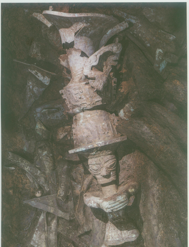 「考古现场」从铜顶尊跪坐人像看三星堆文化的发展特点