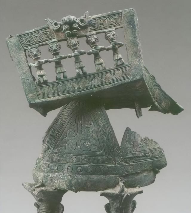 「考古现场」从铜顶尊跪坐人像看三星堆文化的发展特点
