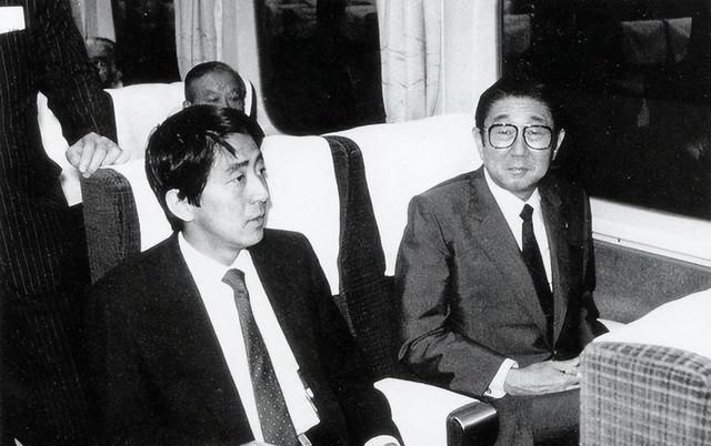 安倍晋三四次当选日本首相，他的家族背后的实力到底有多强？