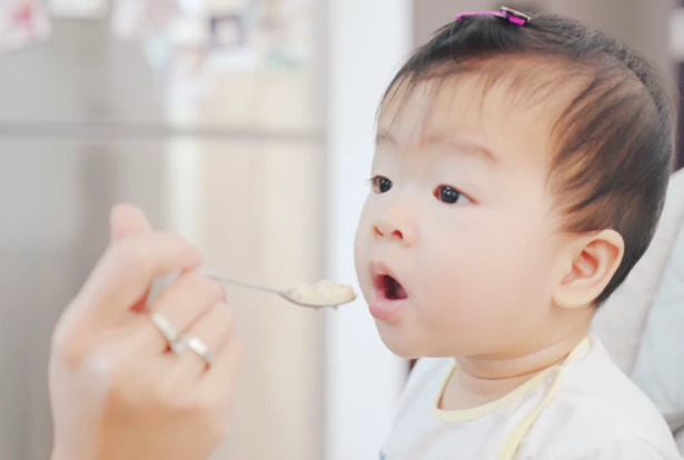 给宝宝添加辅食，米粉里有这个成分最重要！来看看你选对了吗？