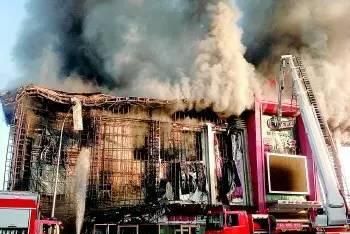 商场起火伤亡大，面对商场火灾，如何逃生？
