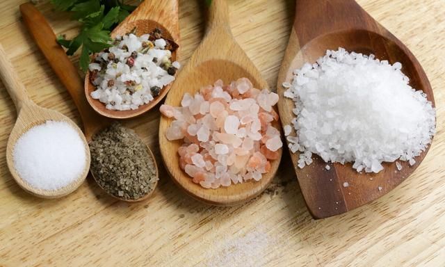 买食盐，挑“海盐”还是“食用盐”？营养差别大，知道别再乱买了