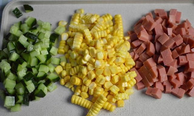 玉米粒这样炒着吃，清脆甜嫩，简单易学，小孩子都会做