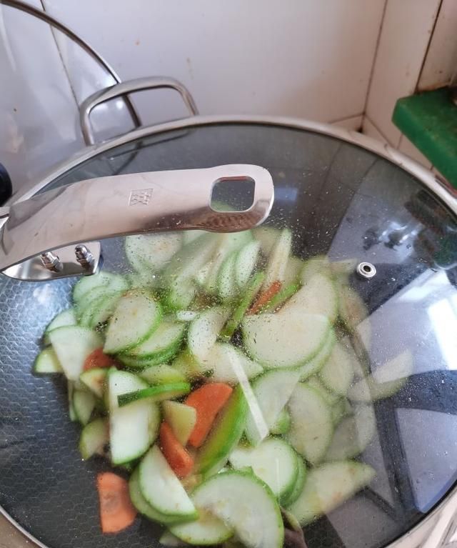 双立人锅做菜—番茄白菜