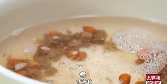 河南名吃胡辣汤，这一勺很关键，汤浓味美，难怪这么受欢迎