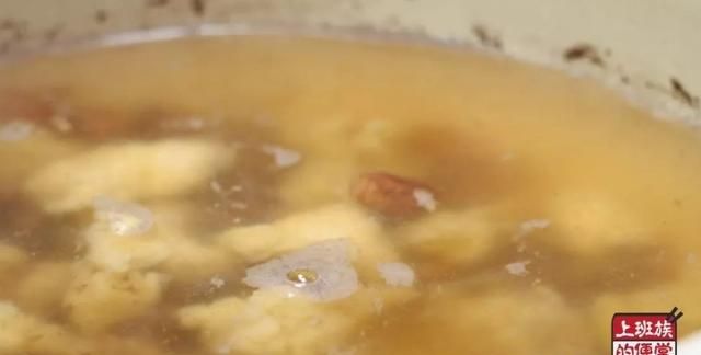 河南名吃胡辣汤，这一勺很关键，汤浓味美，难怪这么受欢迎