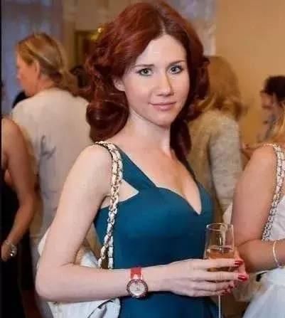 俄罗斯美女间谍：吸引王子，搅动美俄关系，被捕后居然成了模特