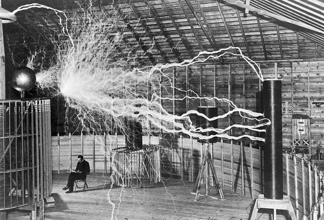 120年前科学狂人特斯拉在实验室进行的震撼实验，至今难以超越