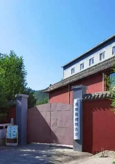 距宣化挺近的这个寺院名字还跨省了，游览后收获真不少