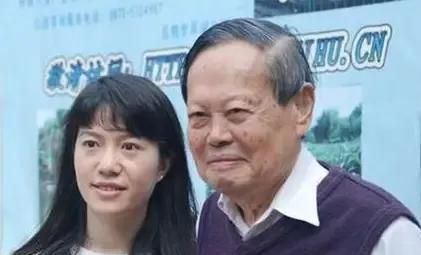 翁帆嫁杨振宁：恩爱17年，为何没生儿女？