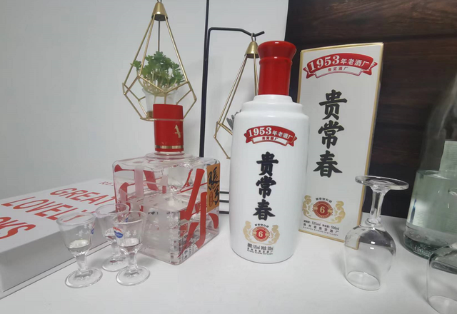 过年选酒，认准瓶身“2个记号”，不管价格高低，都是纯粮食好酒