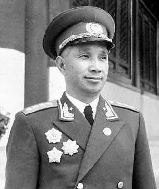 开国十大将军，谁对红军长征做出贡献最大？