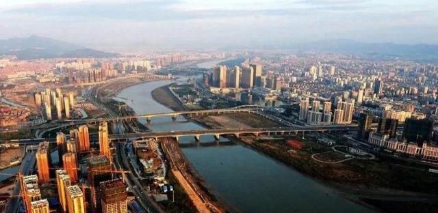 福建省拥有5个大城市，2个中等城市：漳州市入围，13个小城市