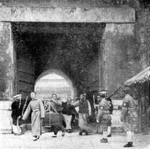 1924年溥仪被赶出故宫，鹿钟麟放话：交出传国玉玺！溥仪怎么处理