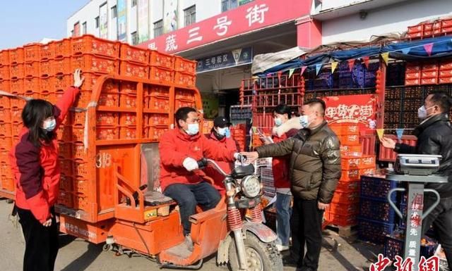 探访淮海经济区最大“年货大集” “菜篮子”供足价稳年味浓