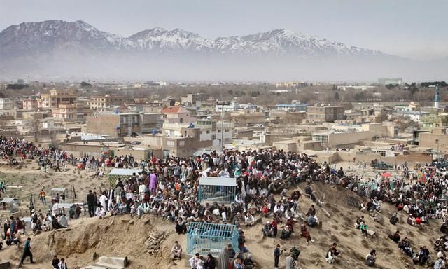 阿富汗“亡国”主要原因是什么？