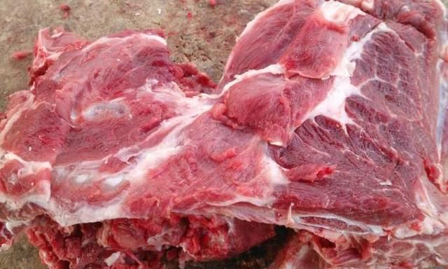菜市场买的猪肉和排骨，为什么在加热时，会有一股难闻的尿骚味？