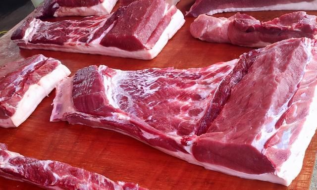 菜市场买的猪肉和排骨，为什么在加热时，会有一股难闻的尿骚味？