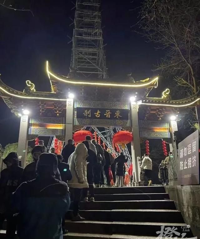 凌晨四点人山人海！大年初五，这里迎财神的火爆，来感受下