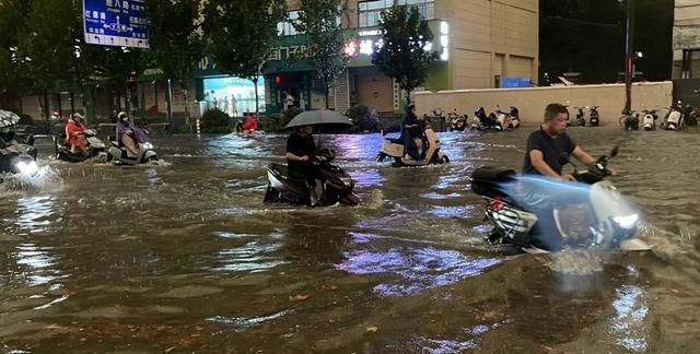 郑州昨日暴雨缘何“凶猛诡异”？高空短波槽东移是推手