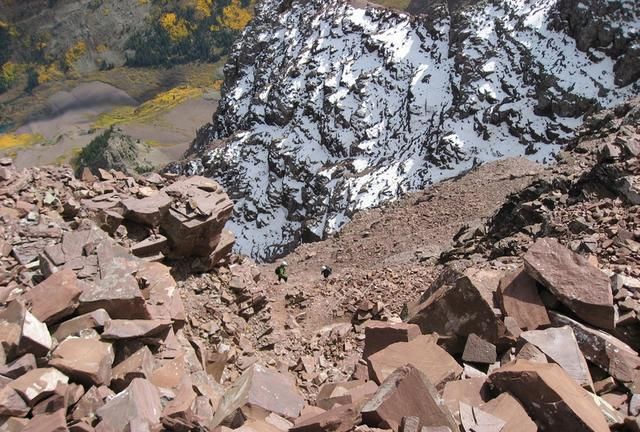 科罗拉多州的14er登山 之4 – Aspen的黄叶和金字塔峰