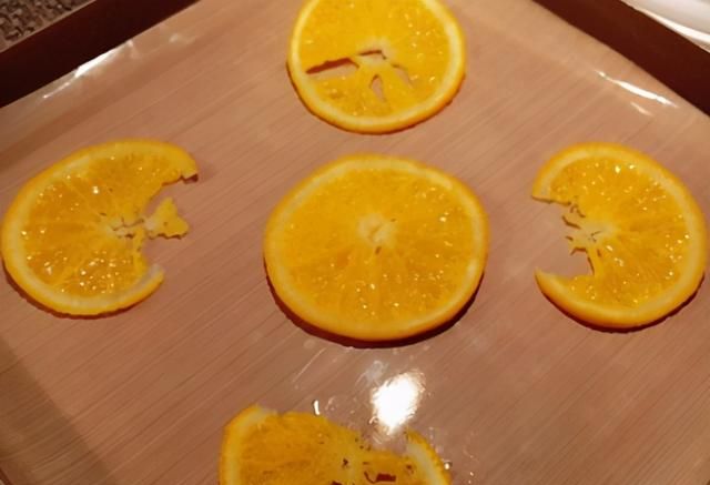 冷天，橙子不要直接吃，加入一碗面粉，暄软香甜，吃一次就爱上