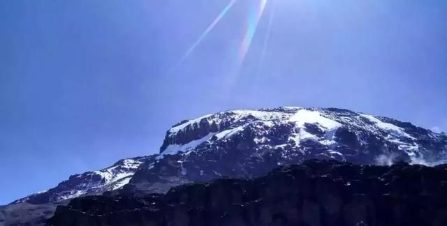 海拔5895米的乞力马扎罗，很简单
