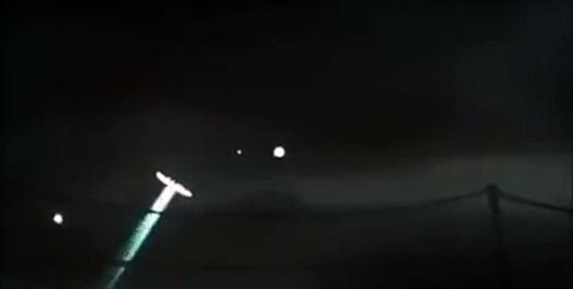 萧山机场UFO视频：五彩光芒扫描大地的战舰形状UFO是真是假？