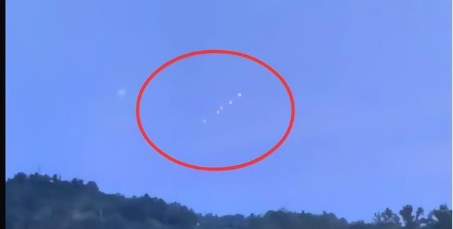 浙江出现不明飞行物，在空中排成一条线，专家：不可能是人造卫星