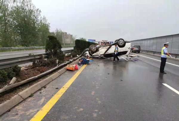 安阳一高速雨中两车相撞，为何其中一辆“消失”？专家揭开谜底