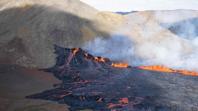 沉睡超过6000年后，冰岛法格拉达尔火山开始二次喷发